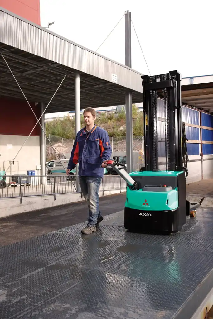 stoccatore elettrico mitsubishi